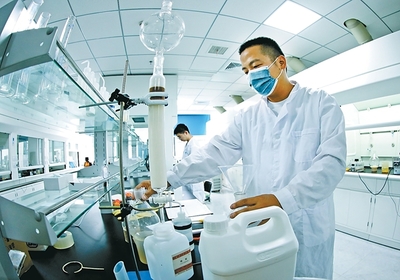 研發生產醫藥產品，做強做大企業規模